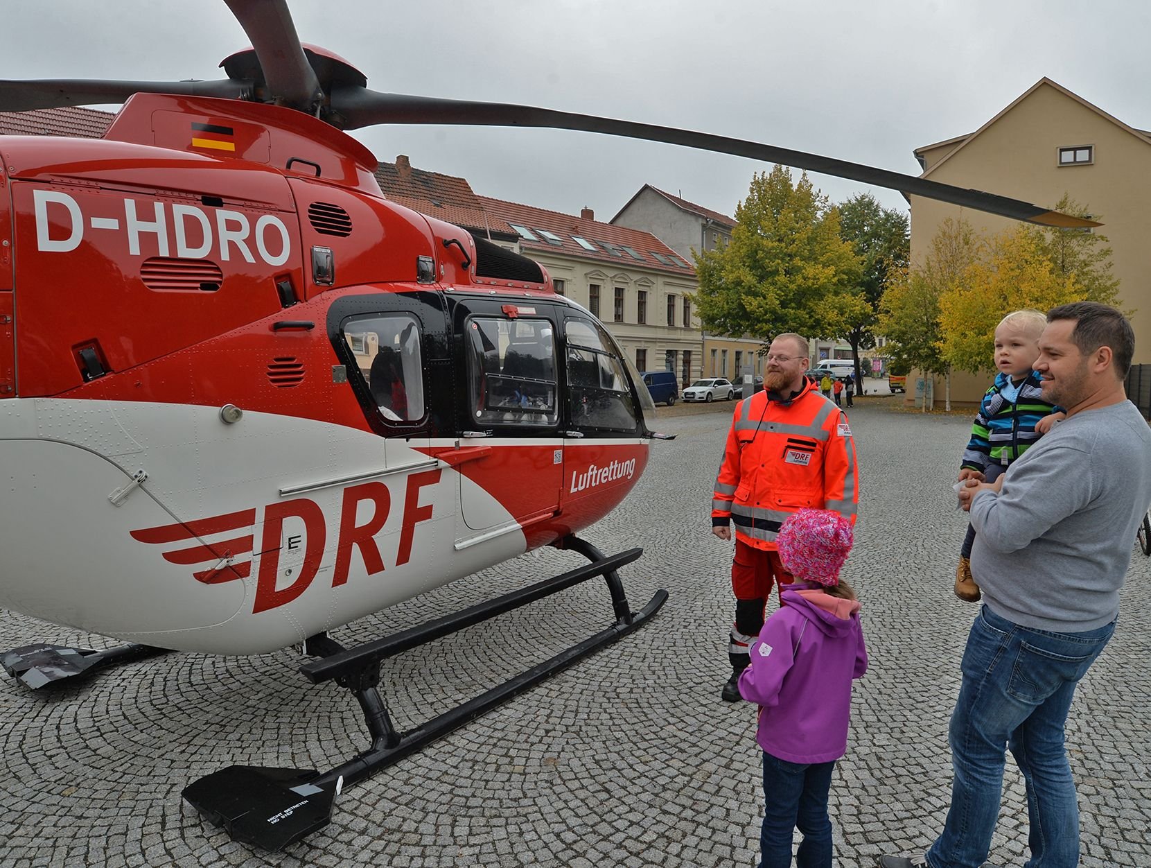 Rettungshubschraubereinsatz in Aschersleben. Christoph 36 landete für einen Notarzteinsatz direkt in der Innenstadt