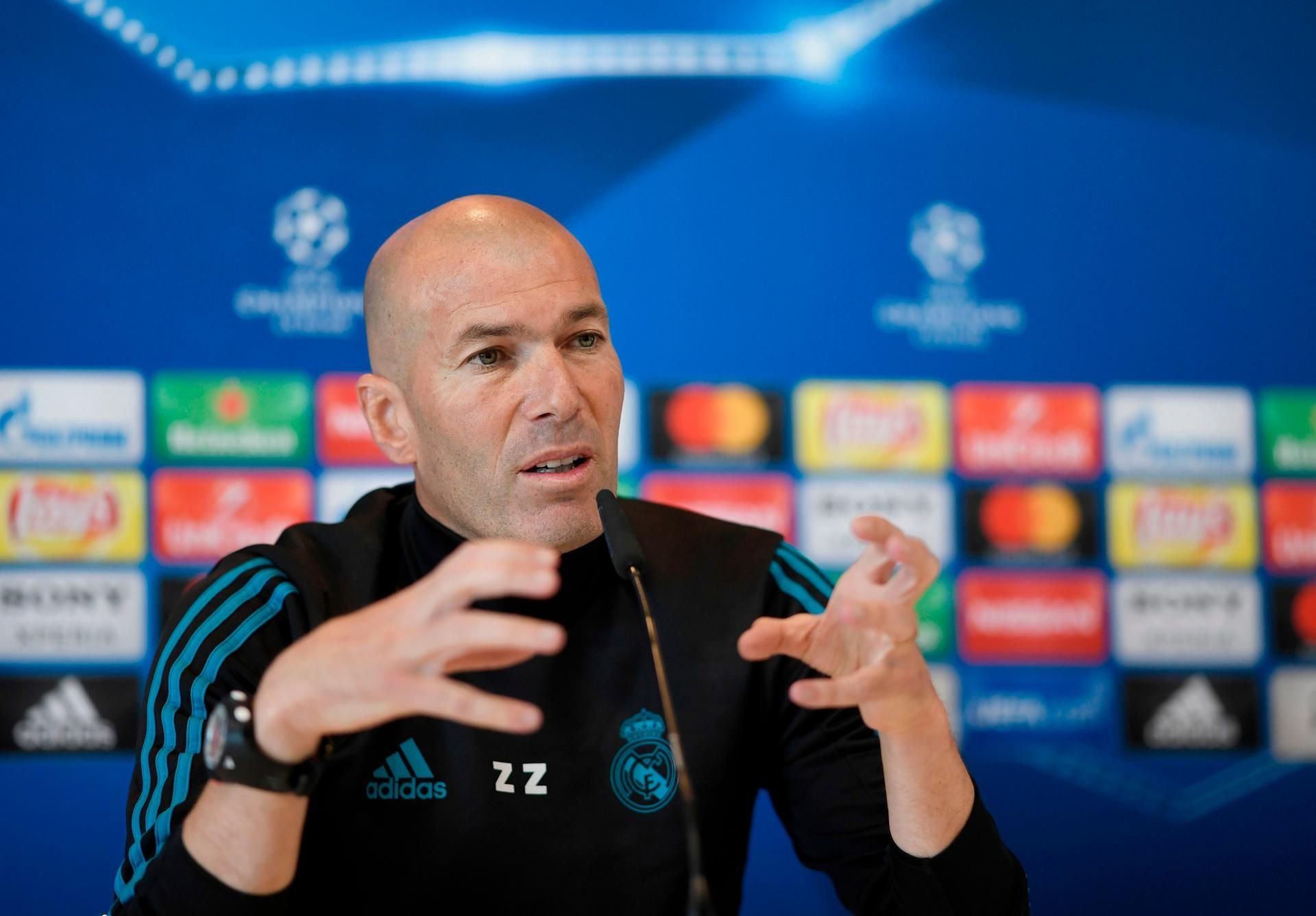 Real-Coach Zinedine Zidane auf einer Pressekonferenz.