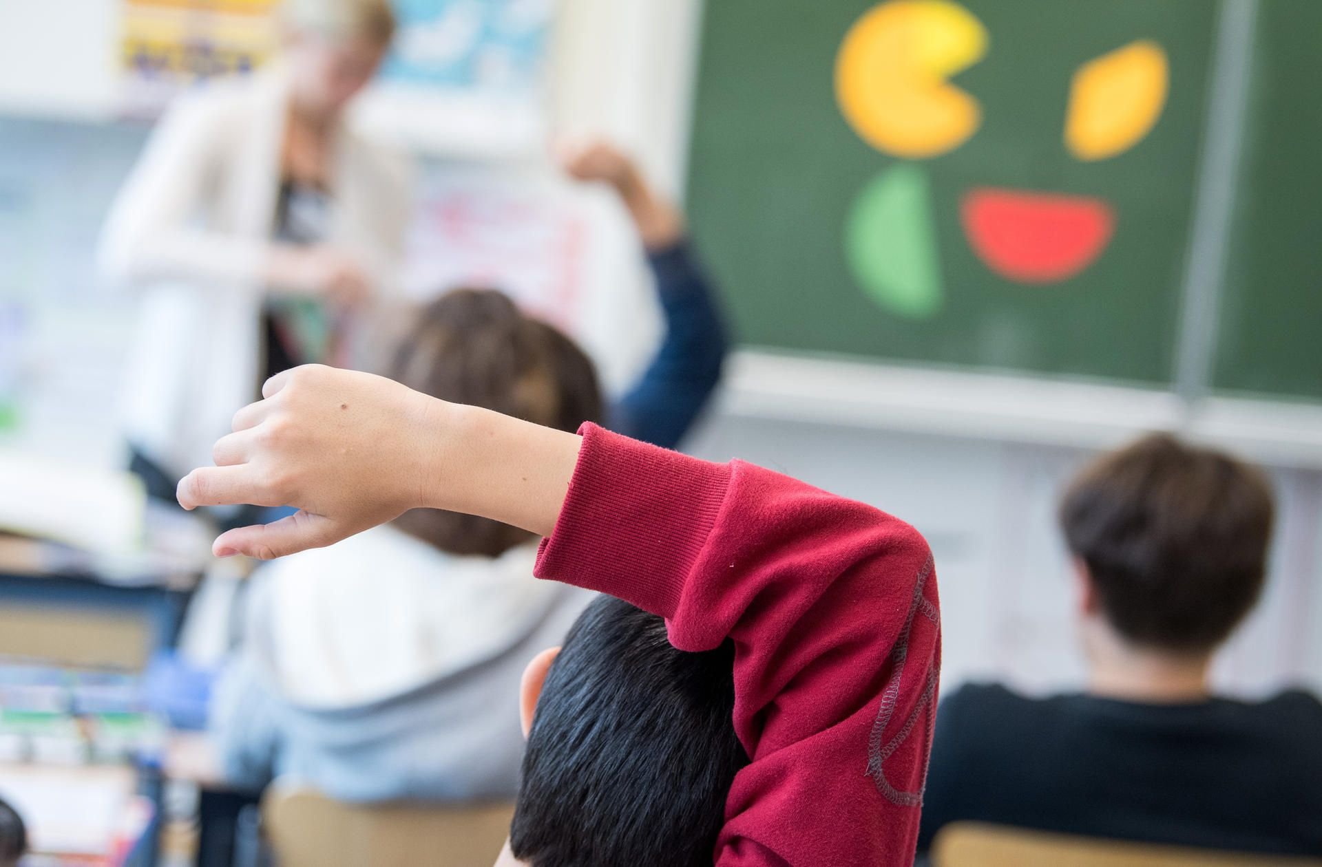 Mit Unterschriften will der hallesche Stadtelternrat eine Änderung des Schulgesetzes bewirken. Es soll ein verbindlicher Personalschlüssel für Schulen etablieren werden.