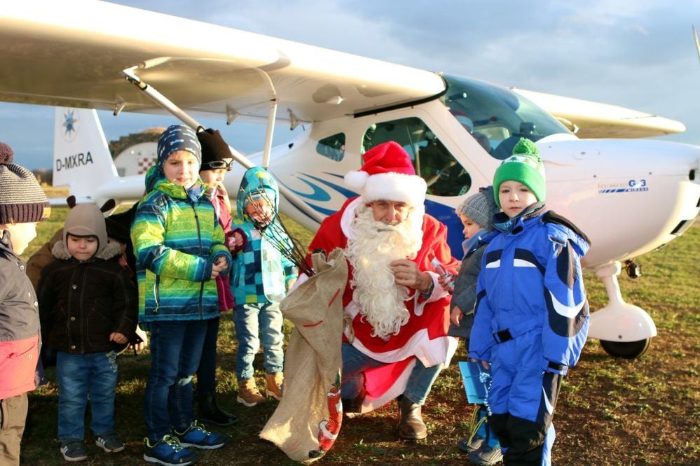 Der Nikolaus aum Flugplatz in Köthen