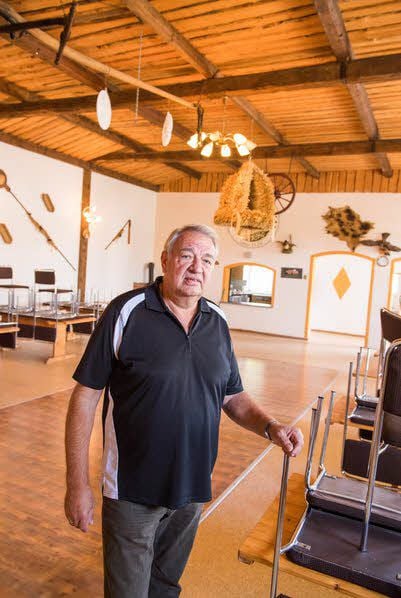 Siegfried Maibaum vom Freizeit- und Jugendclub im Festsaal.