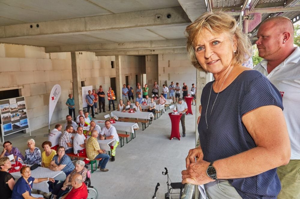 DRK-Geschäftsführerin Verena Benicke lud zum Richtfest nach Bernburg ein.