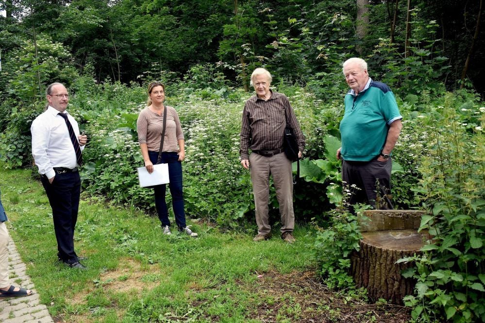 Waren im Wald unterwegs: Uwe Luksch, Evelyn Billing, Ulrich Urban und Hans-Jürgen Poser (von links)