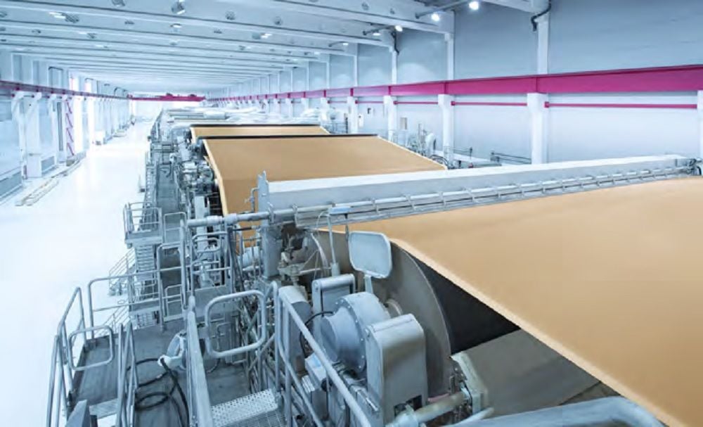 Eine der Papiermaschinen der Progroup im Werk in Eisenhüttenstadt.