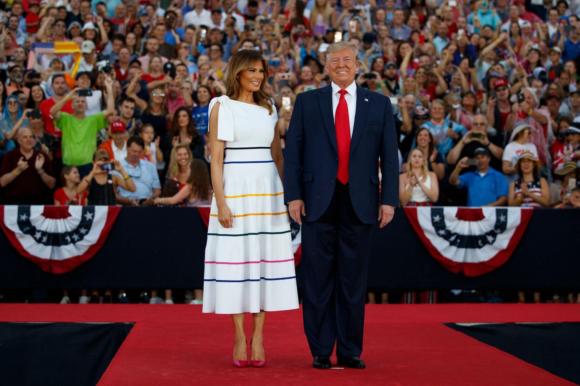US-Präsident Donald Trump mit Ehefrau Melania bei den Feierlichkeiten zum Unabhängigkeitstag am Donnerstag am Lincoln Memorial in Washington.