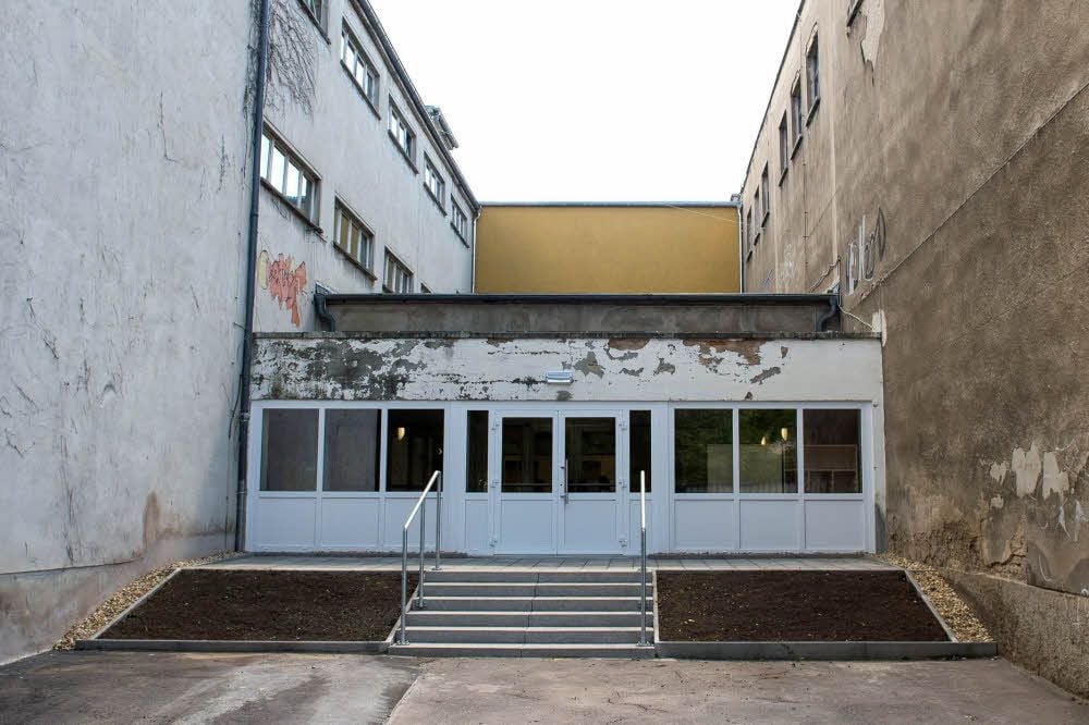Plattenbau-Schule