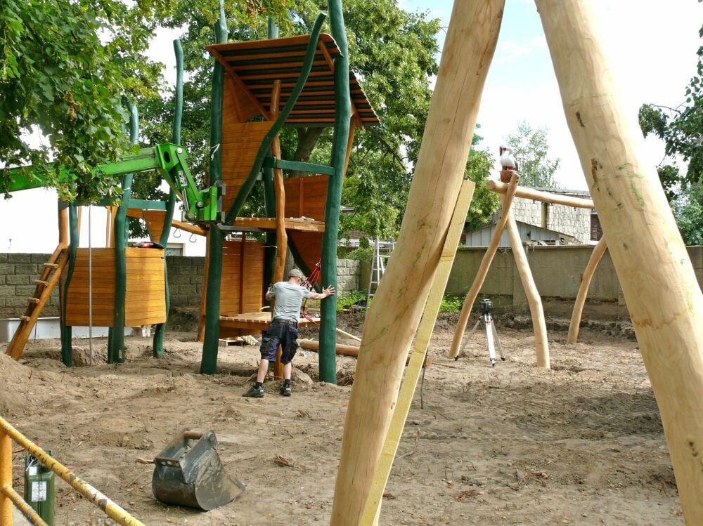 Für die Spielgeräte wird viel Holz verwendet.