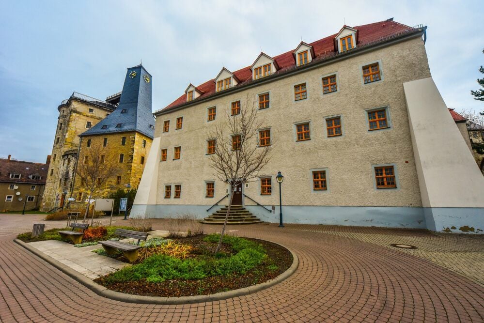 Das Gebäude diente als Wohnhaus und die Flächen drum herum waren Teil des Rittergutes.
