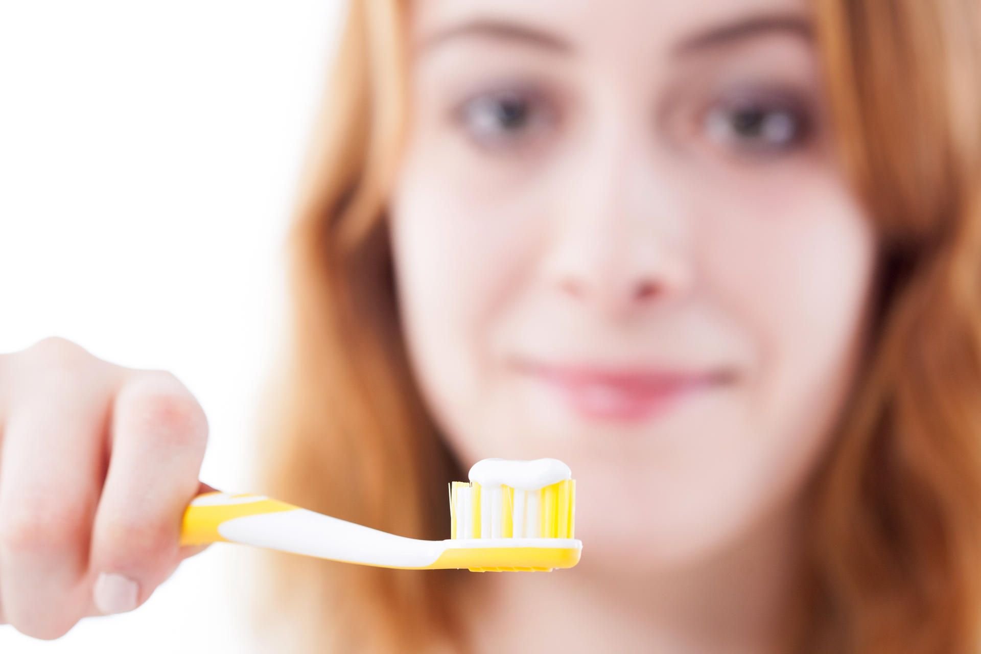 Häufiger Fehler Nach dem Frühstück oder davor Wann sollte man sich die Zähne putzen?