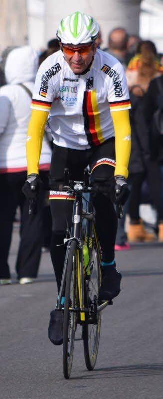 Dieter Pörschmann beim WM-Zeitfahren über fünf Kilometer. Bei der EM in Finnland überzeuget der 59-Jährige beim Laufen.