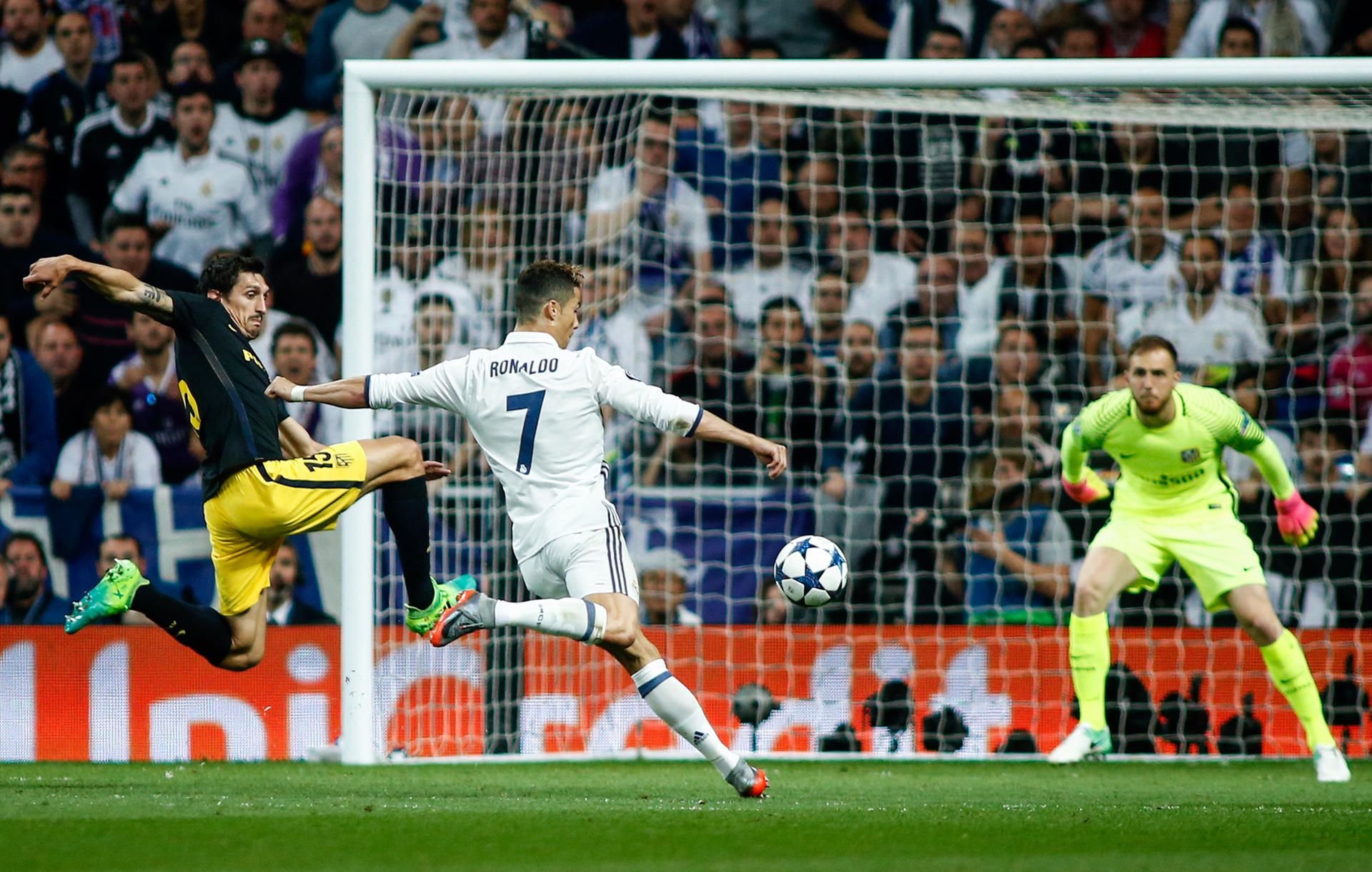 Mit einem fulminanten Rechtsschuss erzielte Cristiano Ronaldo das 2:0 gegen den Stadtrivalen.