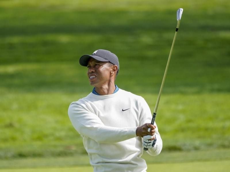 Für Golfstar Tiger Woods sind die US Open bereits nach dem zweiten Tag beendet. Foto: Charles Krupa/AP/dpa