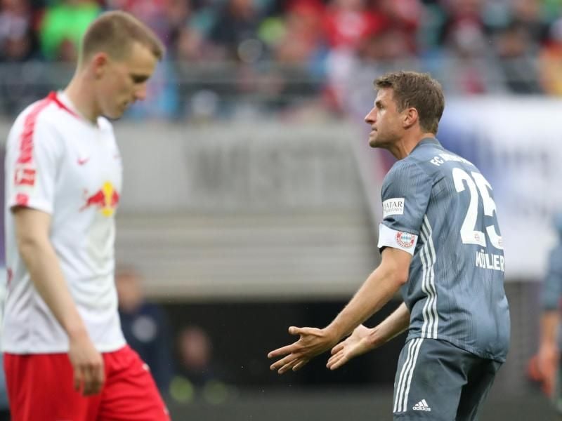 Bayernspieler Thomas Müller regt sich über eine Entscheidung des Schiedsrichters auf. Foto: Jan Woitas