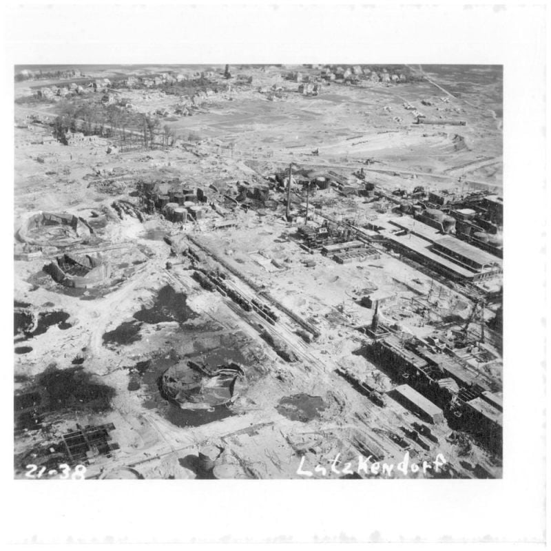 Alliierte Luftaufnahme des Werks im April 1945