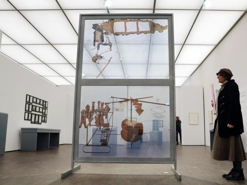 Eine autorisierte Reproduktion von Duchamps Werk „Großes Glas”. Foto: Bernd Wüstneck
