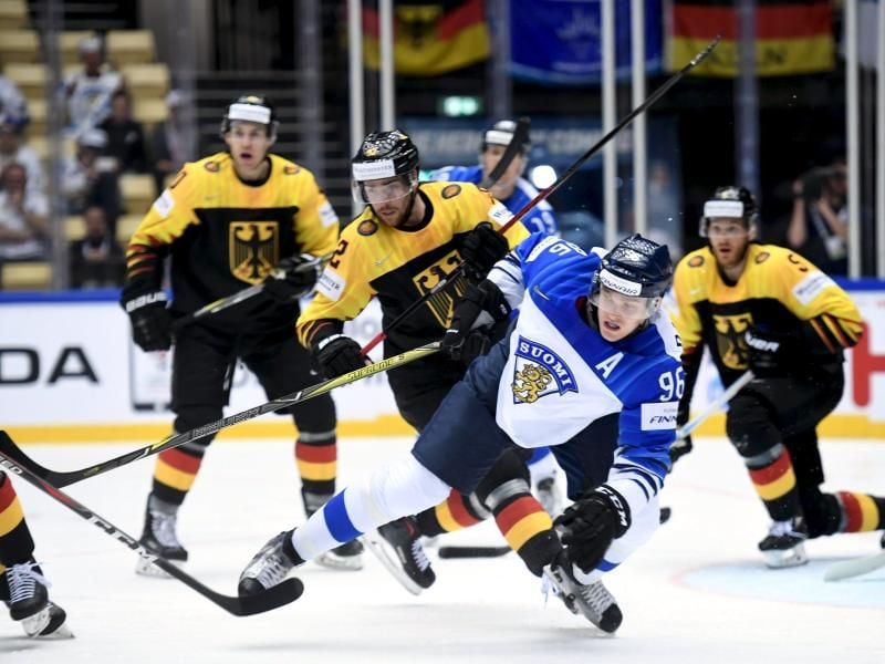 Das DEB-Team besiegte Finnland mit 3:2 nach Verlängerung. Foto: Martti Kainulainen/Lehtikuva