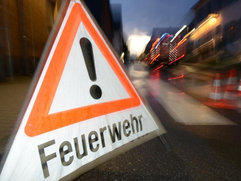 Feuerwehr-Warnschild. Foto: Patrick Seeger/Archiv