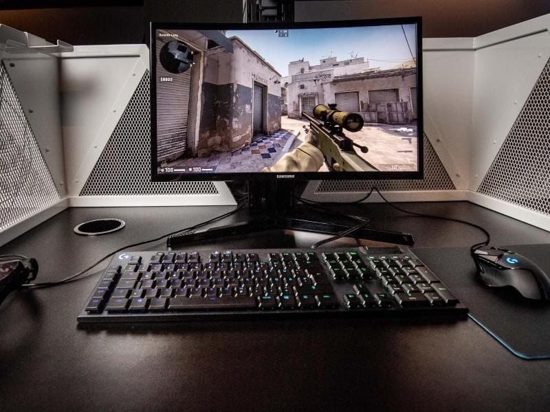 Ein Bug in Counter-Strike ermöglichte es Trainern, die Perspektive der Spieler zu verlassen und so eine bessere Sicht über die Karte zu bekommen. (Symbolbild). Foto: Zacharie Scheurer/dpa-tmn/dpa