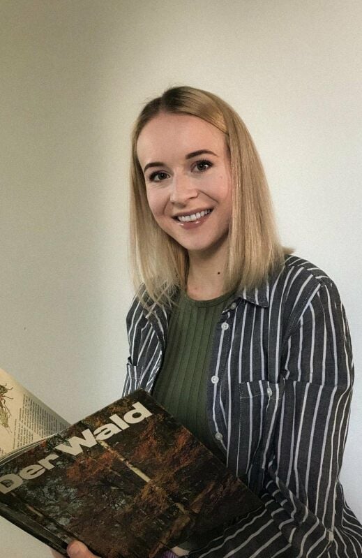 Annalena Pfeiffer aus Wolferode arbeitet am geplanten Erlebnispfad „Der Schatz des Waldes“.