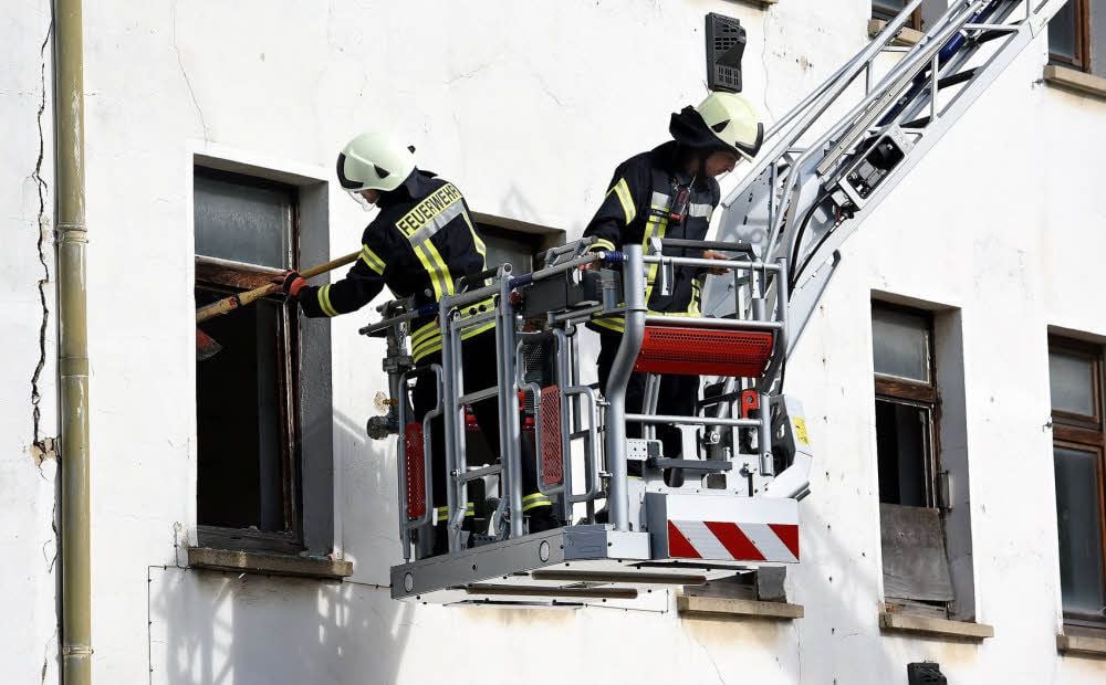 Am Kalktor musste die Feuerwehr an einem leerstehenden Haus Teile an Fenstern und Dach sichern.