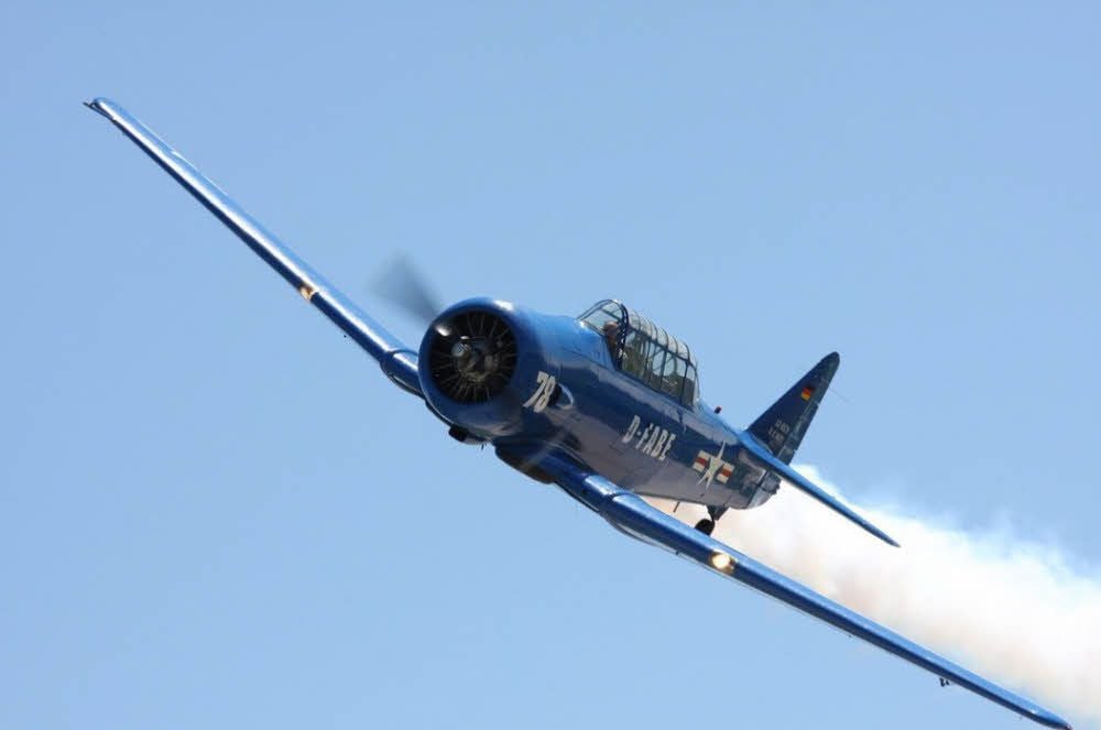 Ein historischer Flugtrainer T6 aus Weltkriegzeiten.