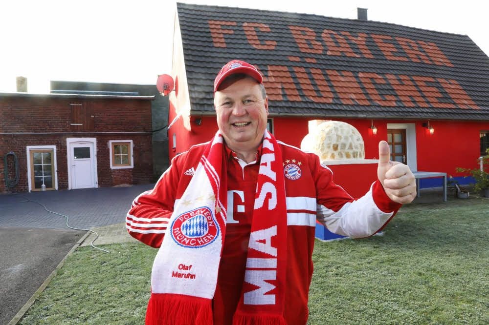 Ohne Bayern-Schal geht Olaf Maruhn nicht zu den Spielen der Bayern. Der Schal trägt seinen Namen. Einmalig eben.
