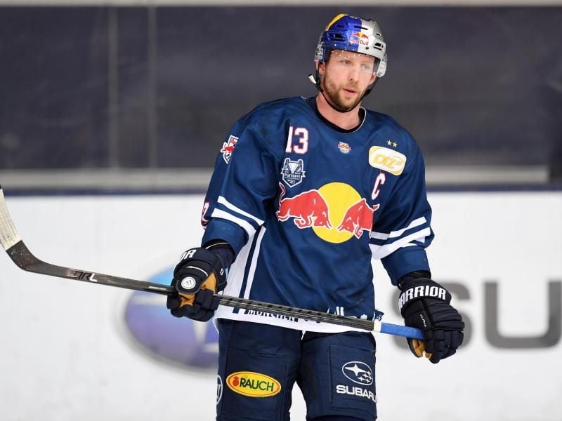 Würde gern als Rekordtorschütze der DEL in Eishockey-Rente gehen: Michael Wolf von EHC Red Bull München. Foto: Tobias Hase/dpa