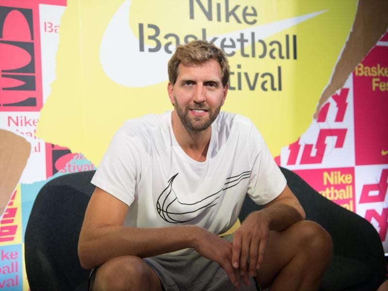 Dirk Nowitzki fühlt sich in der Rolle des Motivators nicht wohl. Foto: Jörg Carstensen