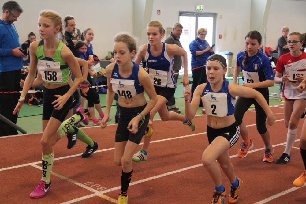 Sarah Heer (Startnummer 2) kämpfte sich durch den 800-Meterlauf noch auf Platz 5 in der Gesamtwertung vor.