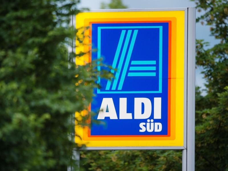 Wer bei Aldi nicht auf den sogenannten Knotenbeutel verzichten will, muss dafür bald einen Cent pro Stück zahlen. Foto: Matthias Balk