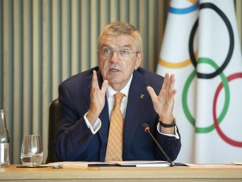 Thomas Bach vermeidet eine Festlegung, ob die verschobenen Olympischen Spiele in Tokio auch ohne Zuschauer stattfinden könnten. Foto: Greg Martin/IOC/dpa