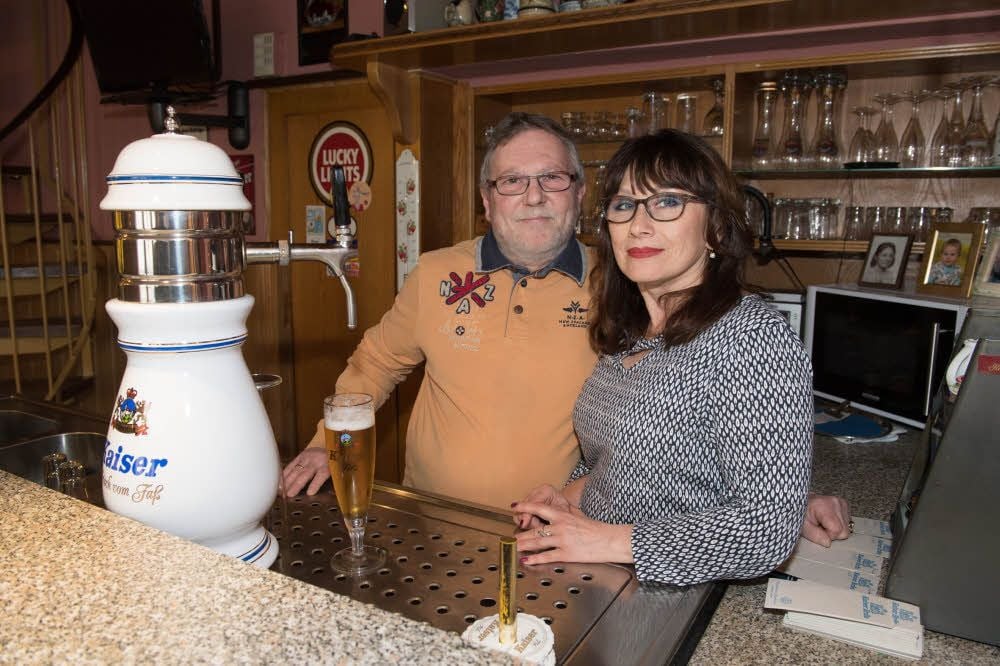 Tatjana und Thilo Dohrmann haben die Raucherkneipe vor 25 Jahren in einer einstigen Doppelgarage eröffnet.