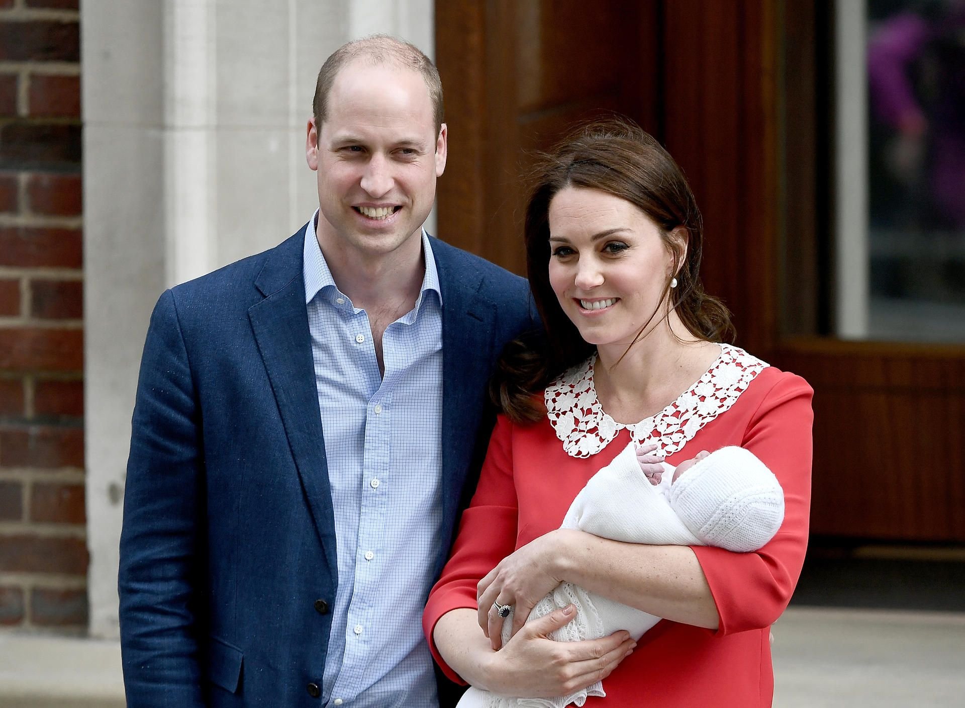 Prinz William und seine Frau Kate, Herzogin von Cambridge, zeigen der Öffentlichkeit ihren neu geborenen Sohn.