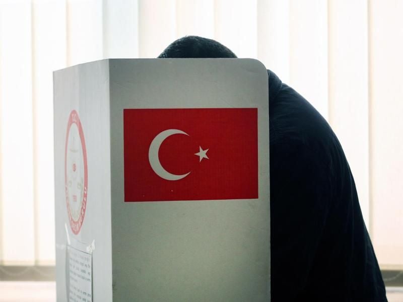 Türkisches Wahllokal in Dortmund: Die Wahlbeteiligung unter den türkischen Wählern in Deutschland lag fast 40 Prozentpunkte niedriger, als in der Türkei. Foto: Ina Fassbender