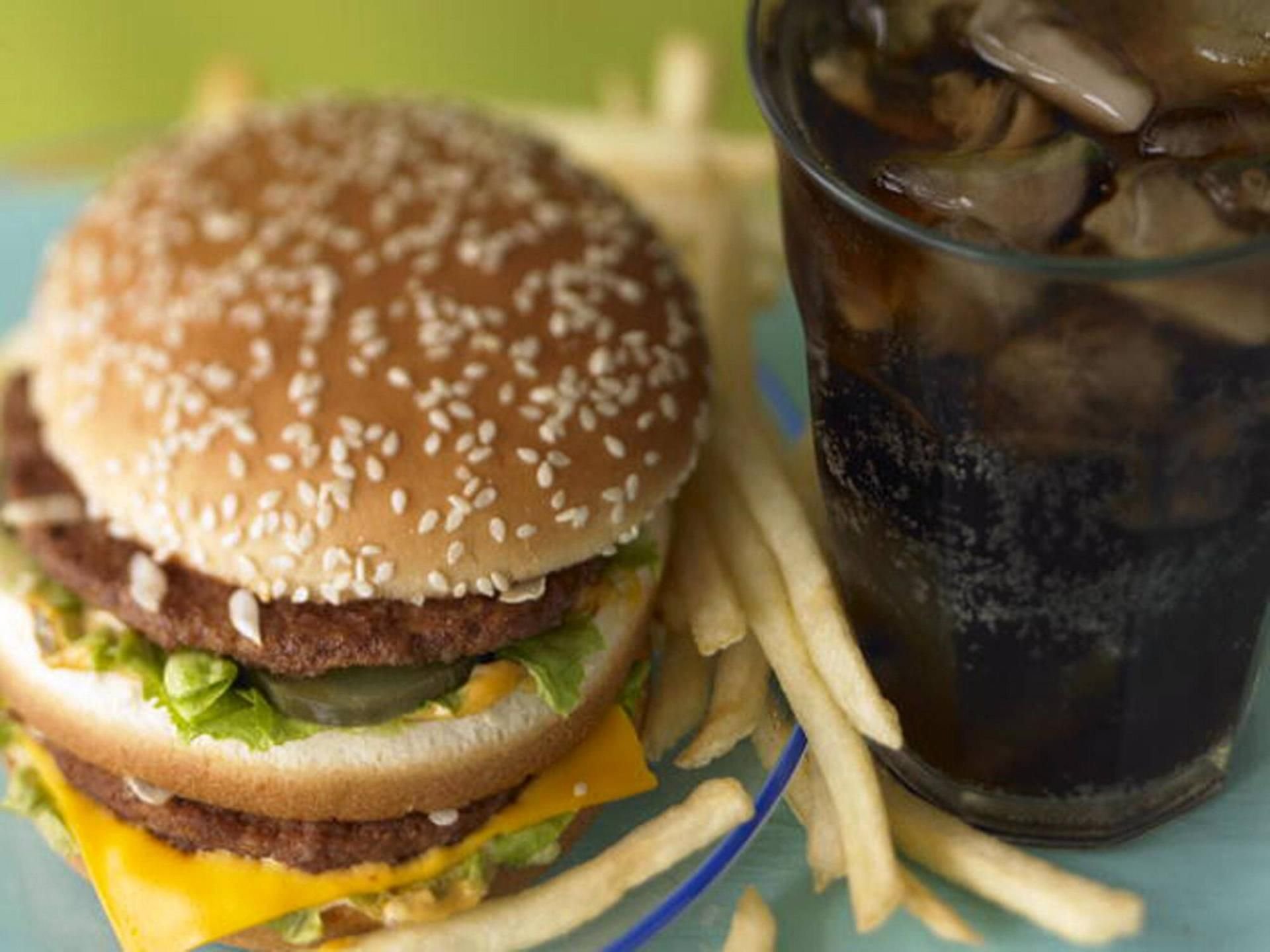 Fettige Burger und süße Limo: keine gute Kombination, meinen Wissenschaftler.
