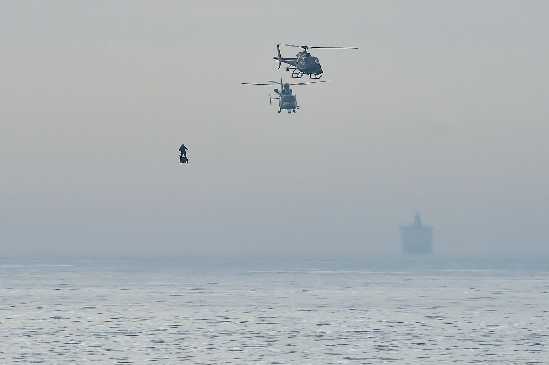 Franky Zapata bei seinem Flug über den Ärmelkanal.