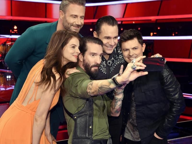In der „The Voice Senior”-Jury: Yvonne Catterfeld (l-r), Sasha, Alec Völkel, Sascha Vollmer, und Michael Patrick Kelly. Foto: André Kowalski/SAT.1/dpa