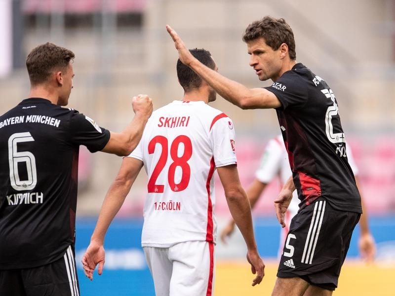 Holten ohne viel Glanz drei Punkte mit aus Köln: Bayern-Torschütze Thomas Müller (r) und Joshua Kimmich. Foto: Marius Becker/dpa-Pool/dpa