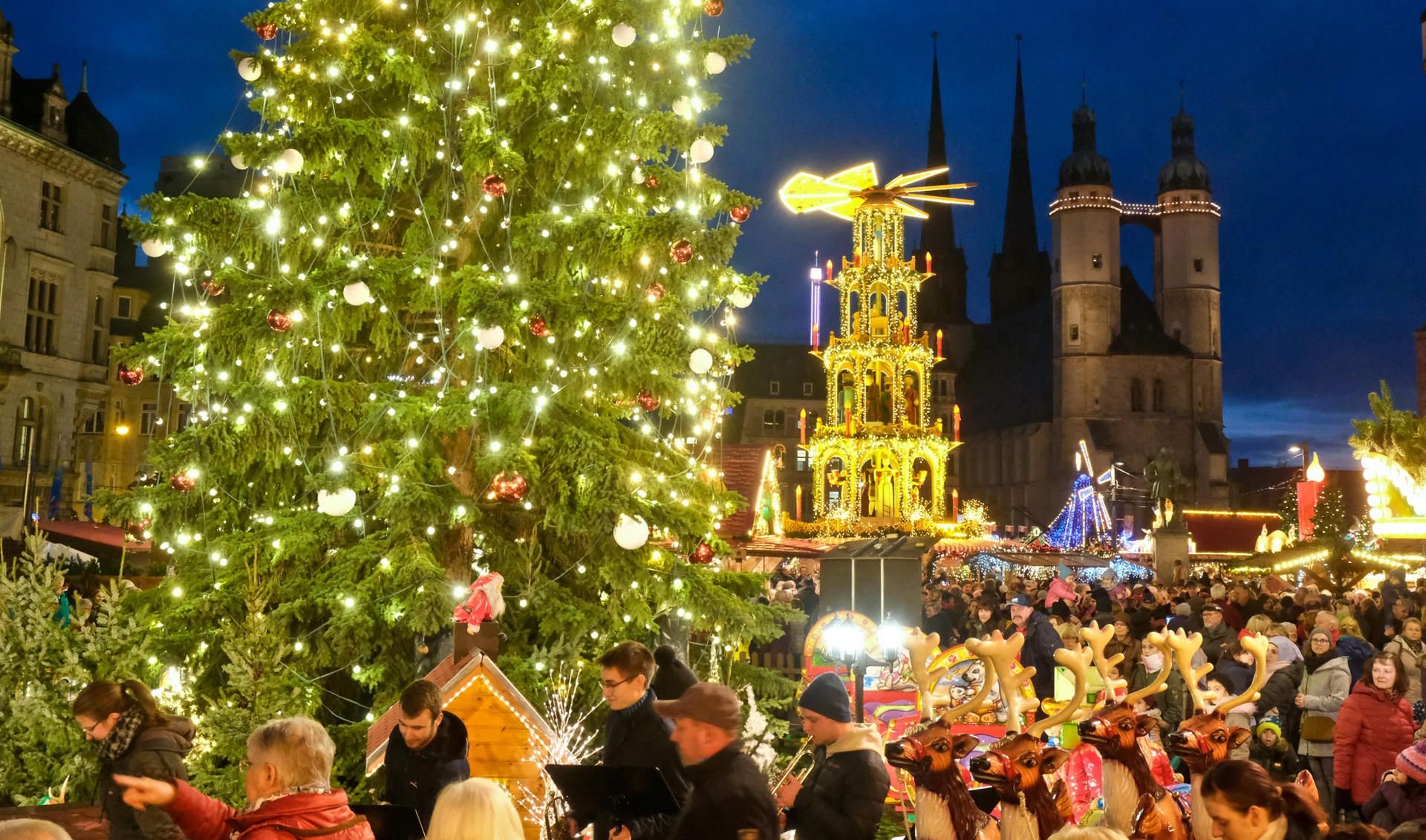 Alle Besucher des halleschen Weihnachtsmarktes sind aufgerufen, ihre Lieblings-Weihnachtsmarkthütte zu wählen.