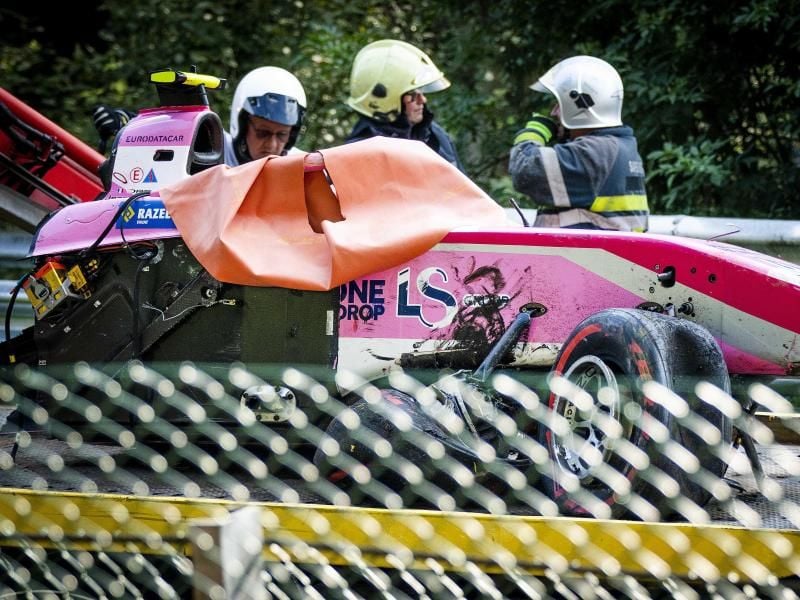 Das Wrack des Rennwagens von Anthoine Hubert nach dem schweren Unfall. Foto: Remko De Waal/ANP
