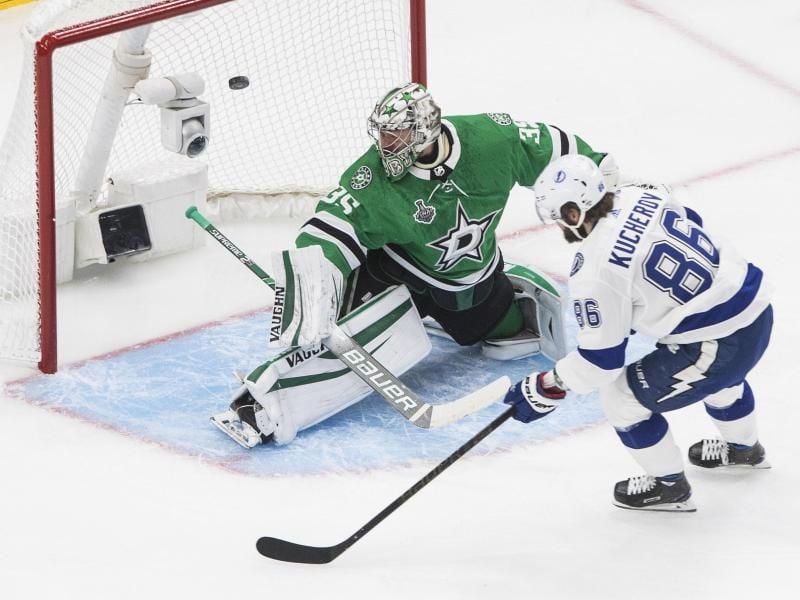 Tampa Bay Lightnings Nikita Kucherov ließ Dallas-Torwart Anton Khudobin keine Chance. Foto: Jason Franson/The Canadian Press/AP/dpa