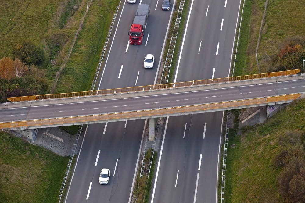 Die Bundesstraße 6 aus der Vogelperspektive