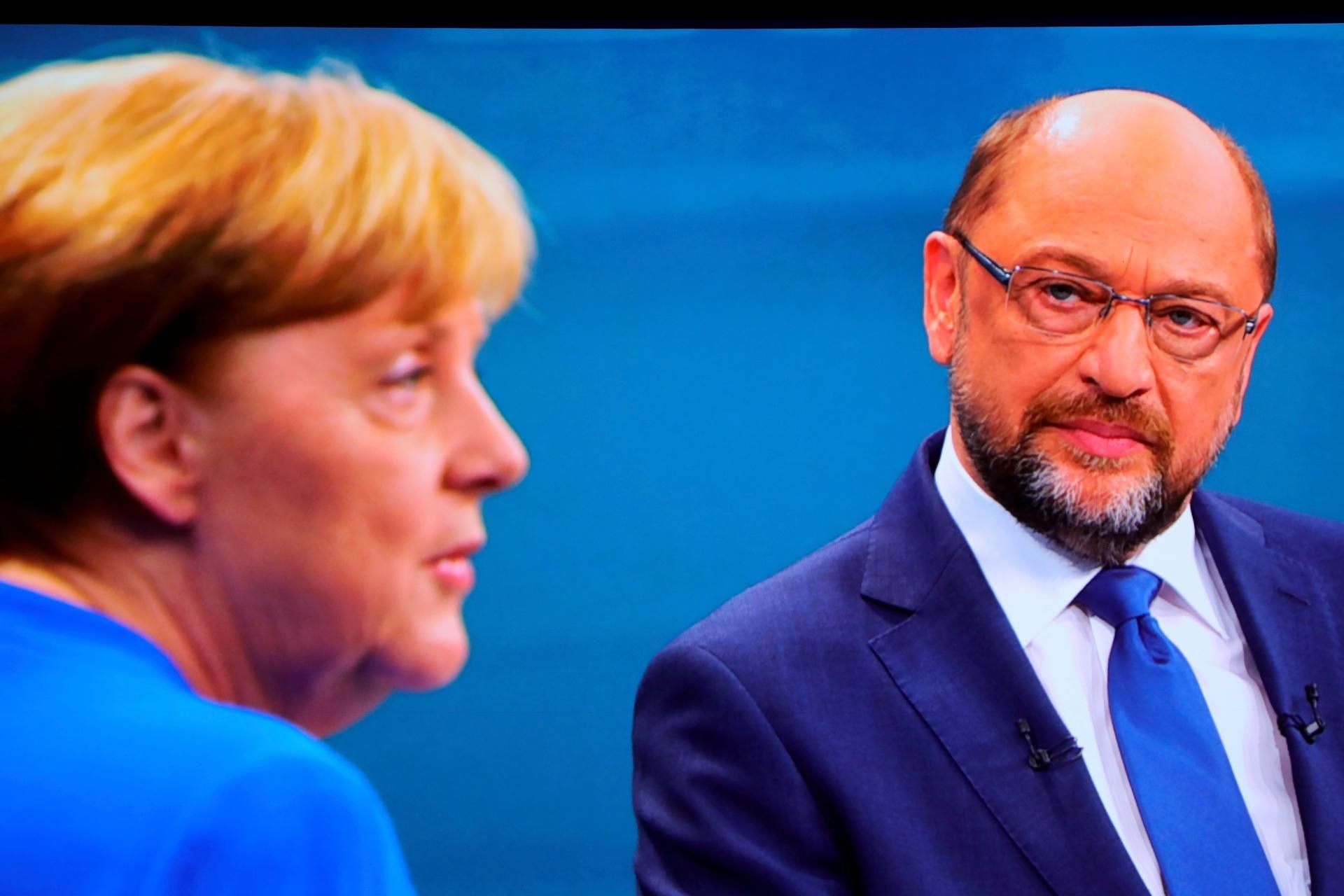 Der Ort, an dem sich Merkel und Schulz mit einiger Wahrscheinlichkeit wiedertreffen, ist der Kabinettstisch.