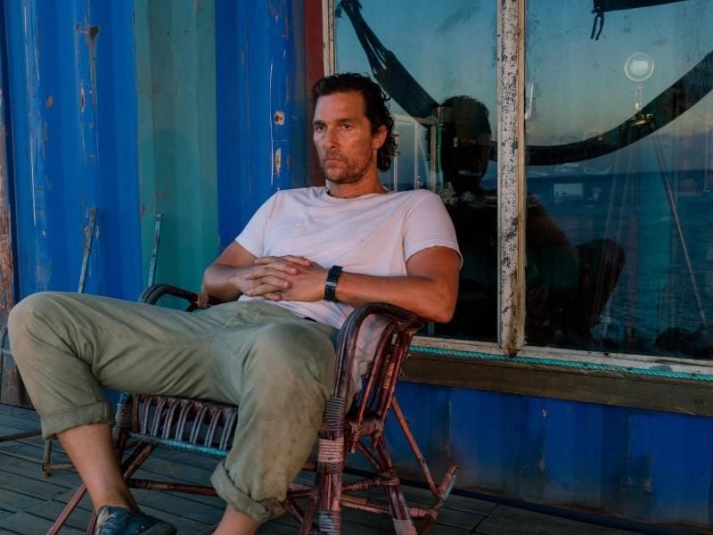 Matthew McConaughey spielt den traumatisierten Ex-Soldaten Baker Dill, der sich auf eine Insel zurückgezogen hat. Foto: -/Universum Film