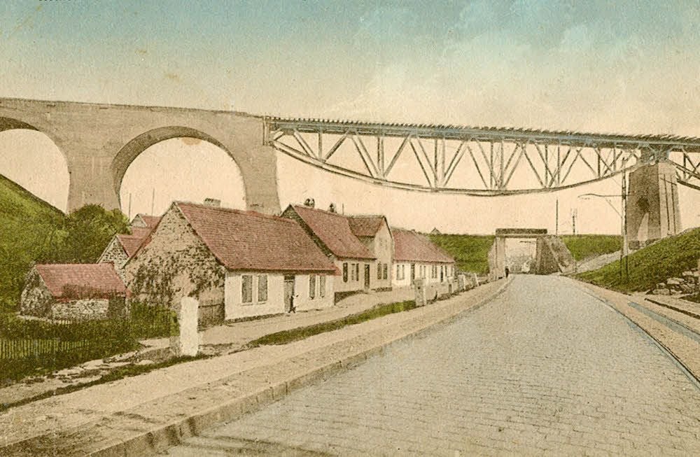 Eine historische Aufnahme des Viadukts in Mansfeld.