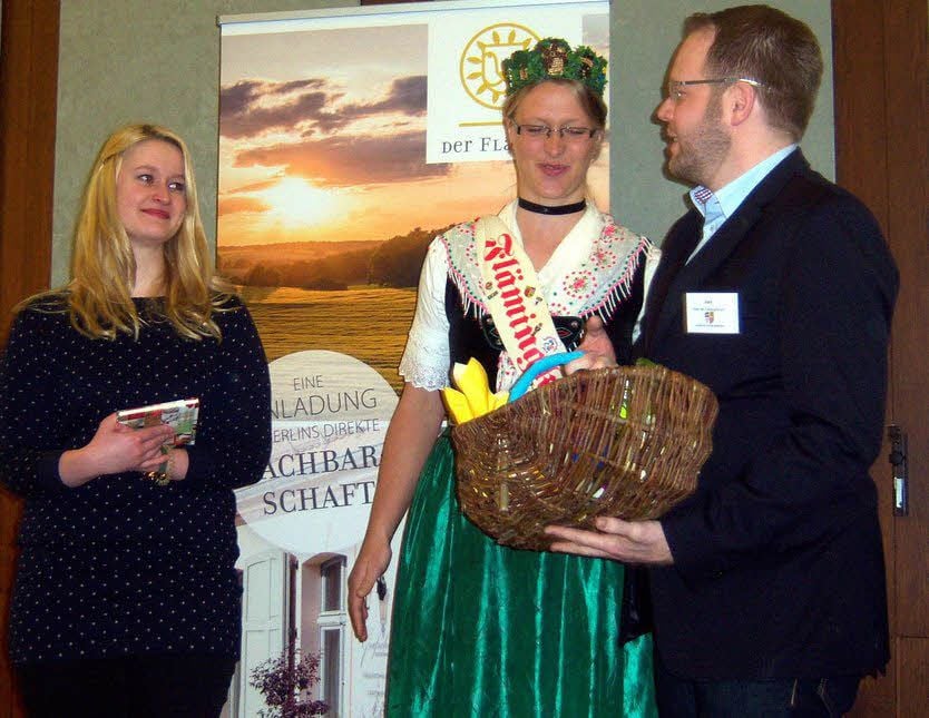 Carolin Gedlich war 15. Flämingkönigin. Sie hatte das Amt von Eva von Holly (Mitte) übernommen. Jetzt endet ihre Amtszeit.