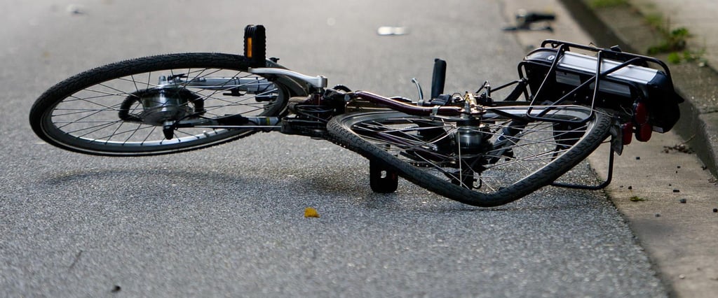 In Zerbst wurde bei einem Verkehrsunfall ein 17-Jähriger auf seinem E-Bike verletzt.
