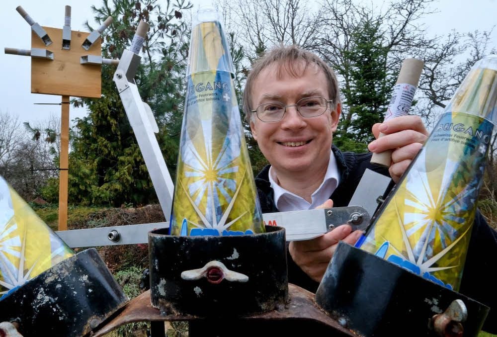 Informatiker Prof. Dr. Stefan Brass ist zuversichtlich, dass das Feuerwerk am Campus-Süd zur Langen Nacht der Wissenschaften stattfindet.