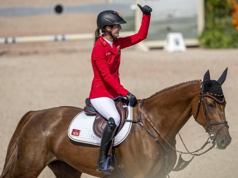 Simone Blum auf DSP Alice freut sich nach ihrem Ritt und hat vor den letzten zwei Runden die große Chance auf WM-Gold. Foto: Stefan Lafrentz