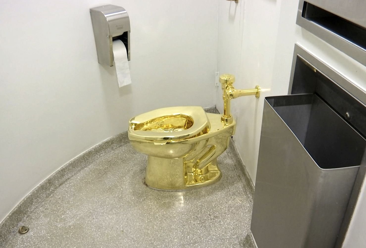 Die goldene Toilette des Künstlers Maurizio Cattelan war voll funktionstüchtig. Hier im New Yorker Guggenheim-Museum ausgestellt.